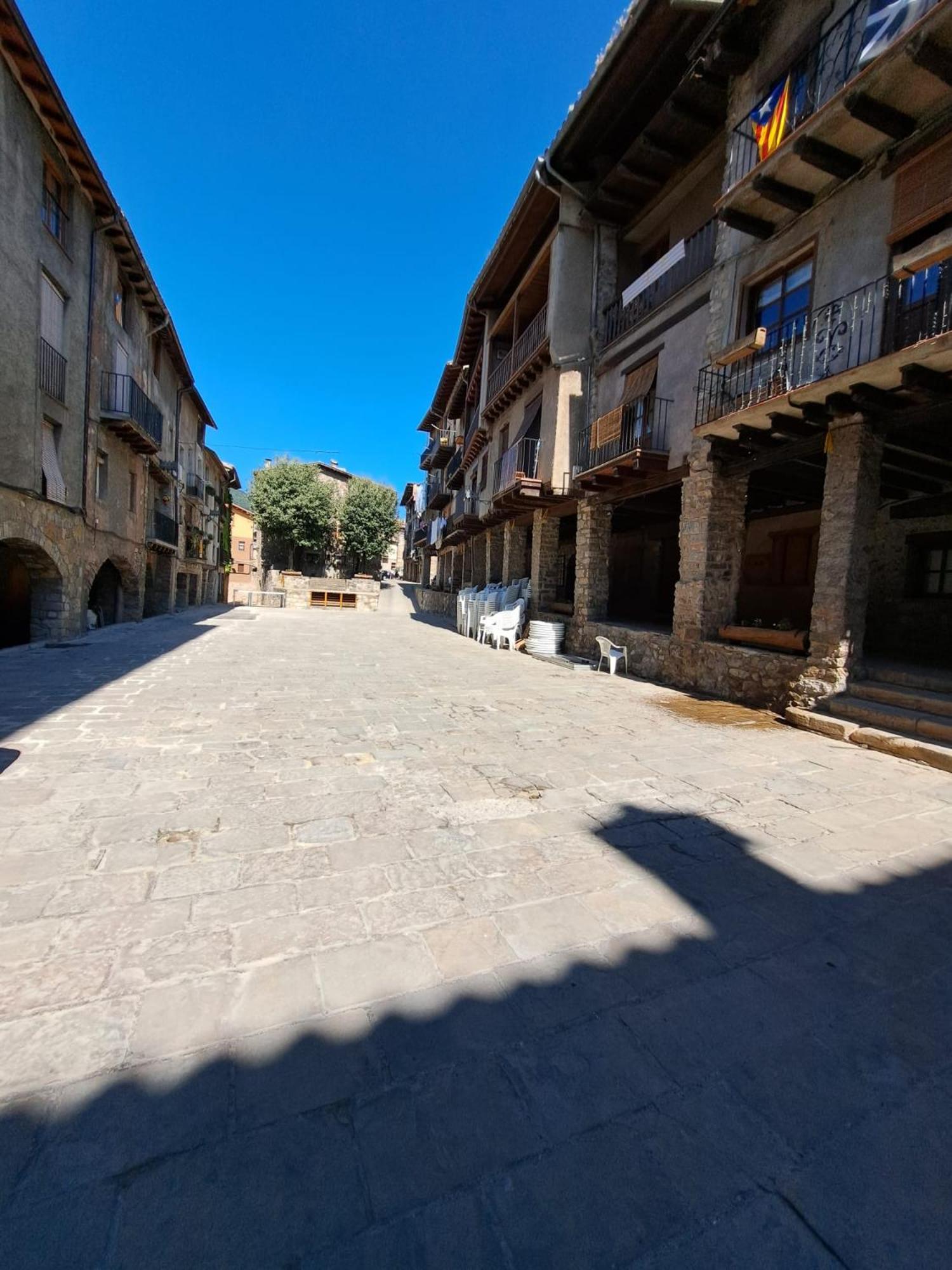 Pis Turistic De 170 M2 A La Placa Porxada De Bagá Buitenkant foto